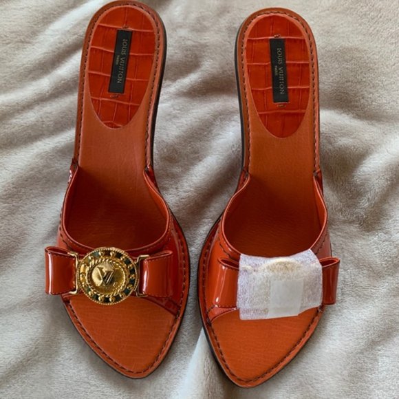 The bright red slippers are very beautiful! Size40 - Picture 5 of 7